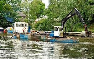 Dredger, Antrim (2) - geograph.org.uk - 840543.jpg