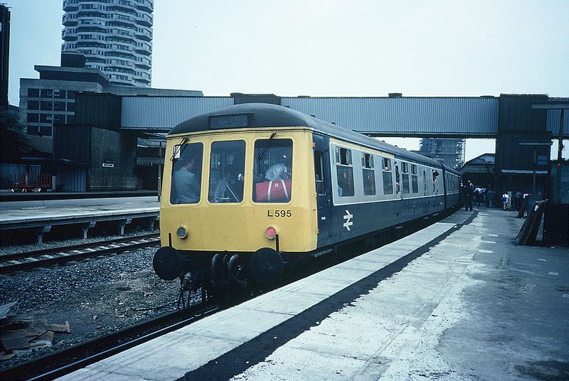 File:East Croydon station (WR DMMU L595) 01.JPG