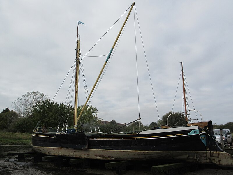 File:Edith May sailing Barge at Lower Halstow 04.JPG