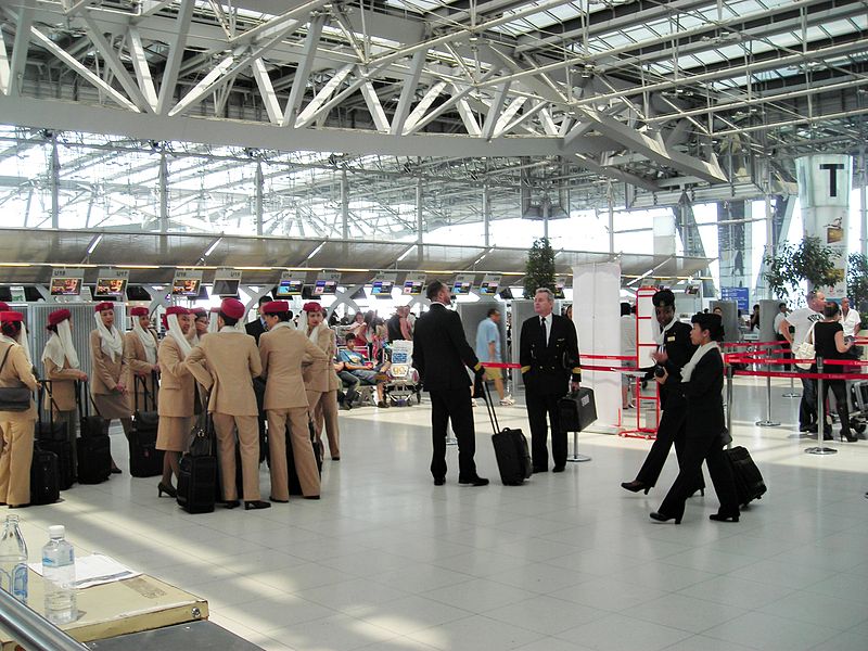 File:Emirates crew - Suvarnabhumi International Airport.JPG