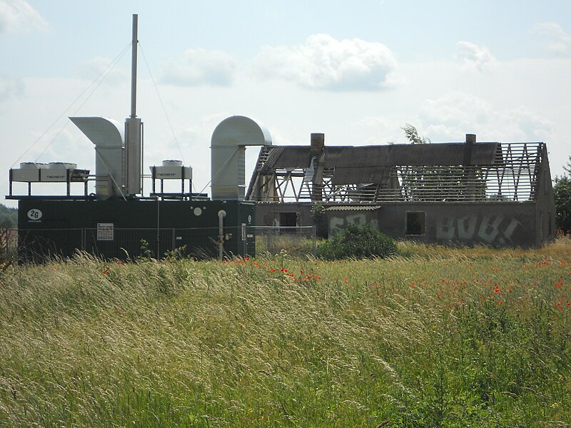 File:Erdwärmewerk bei Friedland.jpg