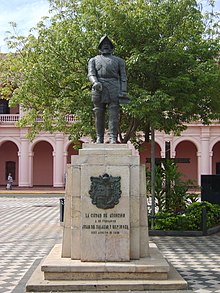 Monument of Juan de Salazar de Espinosa in Asuncion Estatua a juan de salazar.JPG