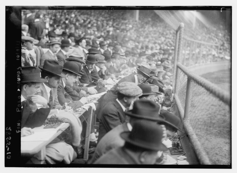 File:Fans, Polo Grounds LCCN2014694458.tif