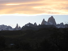 Panorama mit Fitz Roy (rechts) und Cerro Torre (links)