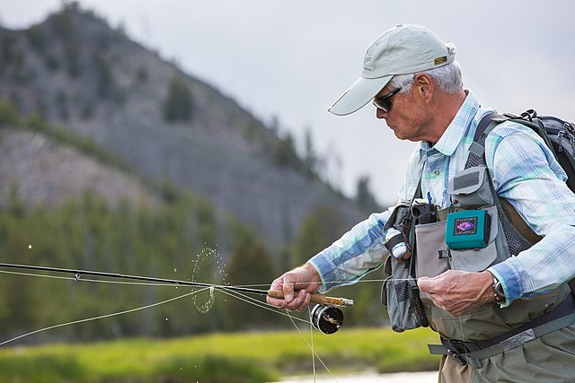 File:Fly fishing on the Madison River  (947cac35-b740-4755-9a49-a77bd0dedaef).jpg - Wikimedia Commons