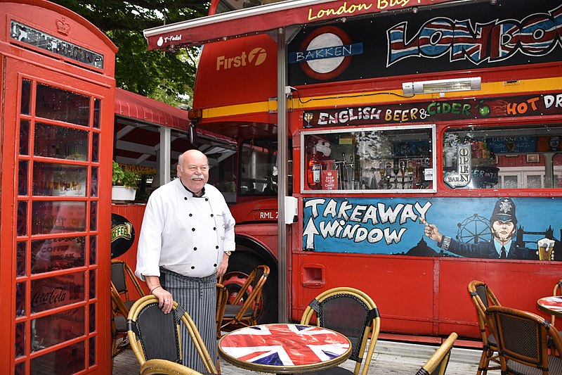 File:For 12 år siden købte Alex Holm en gammel London Bus i Olso 2.jpg