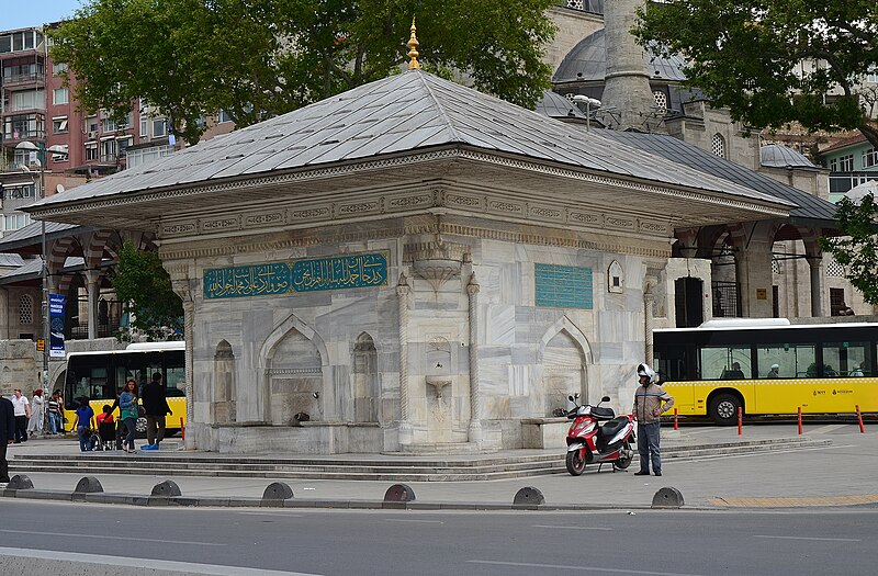 File:FountainAhmedIIIÜsküdar02.JPG