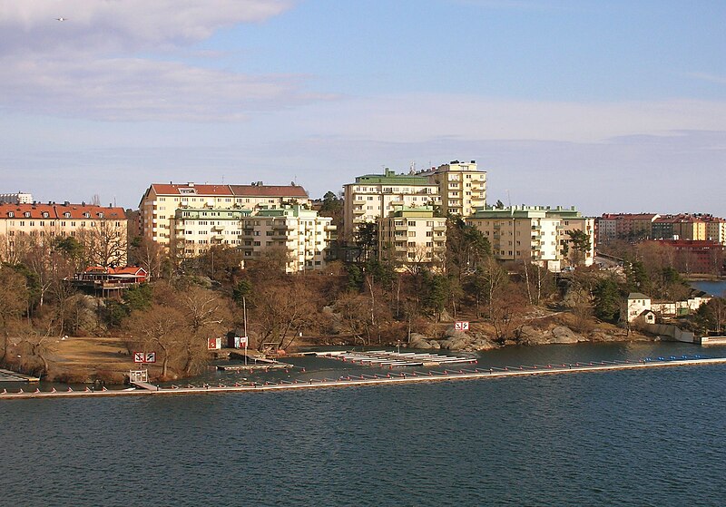 File:Fredhäll från tranebergsbron 2006-04-16.jpg