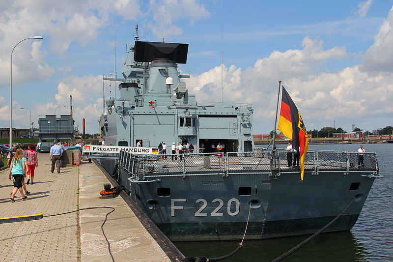 File:Fregatte Hamburg, F220 (9412555104).jpg