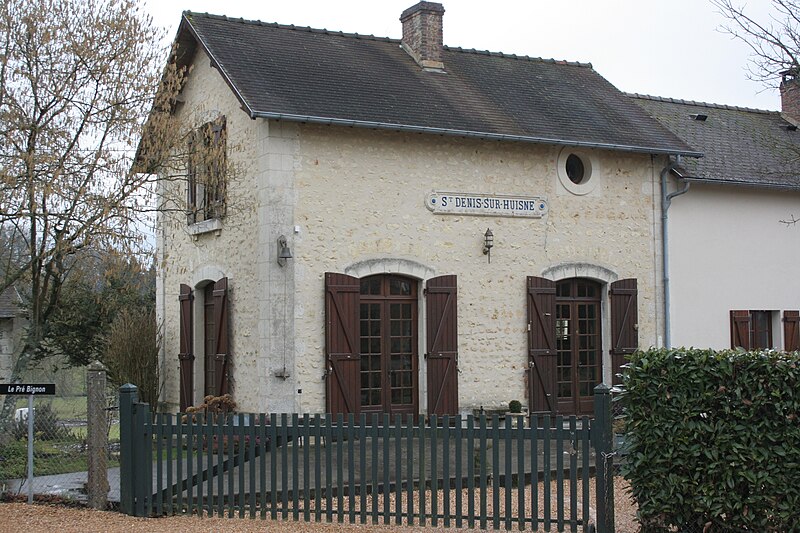 File:Gare de Saint Denis sur Huisne.jpg