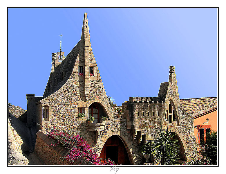 File:Garraf - Celler Güell.jpg