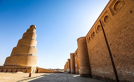Great Mosque of Samarra, Iraq, built by al-Mutawakkil in 848–52; the outer wall of the mosque is on the right, the Malwiya minaret is on the left
