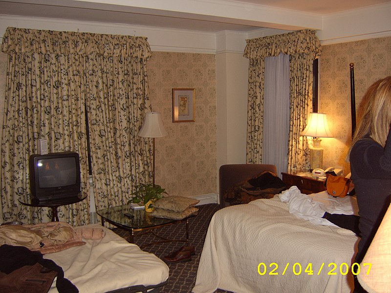 File:Habitación - Hotel Roger Smith - panoramio.jpg