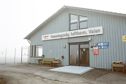 How to get to Honningsvåg Lufthavn with public transit - About the place