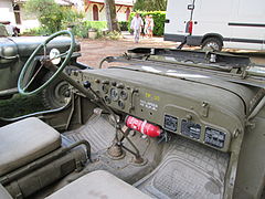 "הוצ'קיס M201" - מבט לתא הנהג ולוח מחוונים