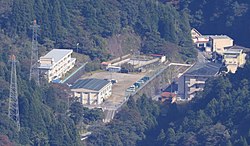 伊吹山の北尾根から望む廃校となった揖斐川町立春日中学校（2019年10月20日撮影）