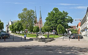 Ibsenparken sett mot Skien kirke. Foto: Helge Høifødt