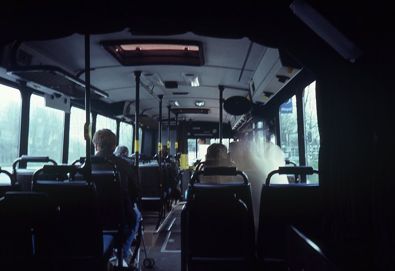 File:Interieur gelede streekbus in 1986.jpg