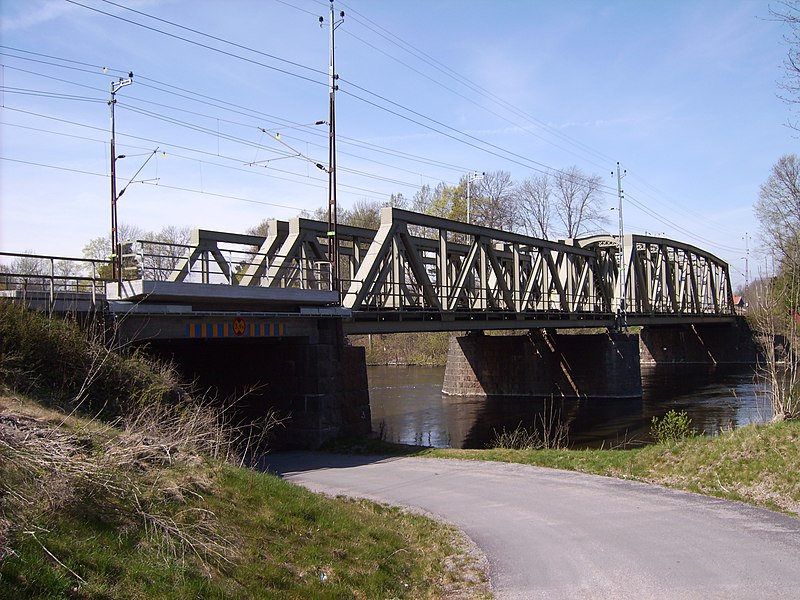 File:Järnvägsbron i Fiskeby i Norrköping, den 24 april 2007, bild 2.JPG