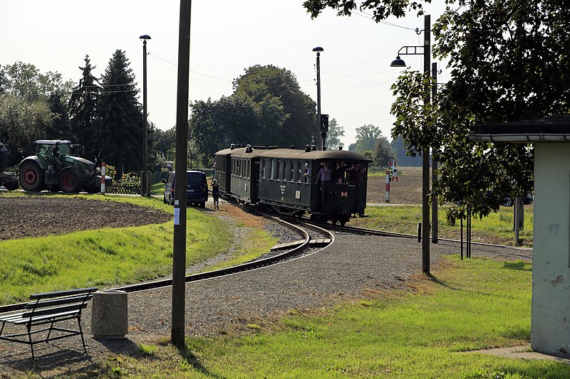 File:J40 376 Bf Siersleben, Zugkreuzung.jpg