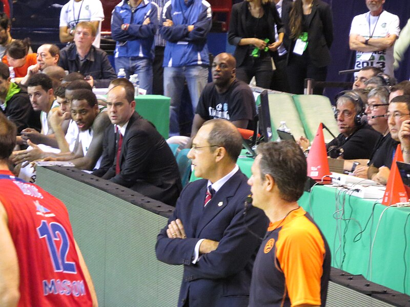 File:JSF Nanterre - CSKA Moscou, Euroligue, 17 October 2013 - 31 - Ettore Messina.JPG