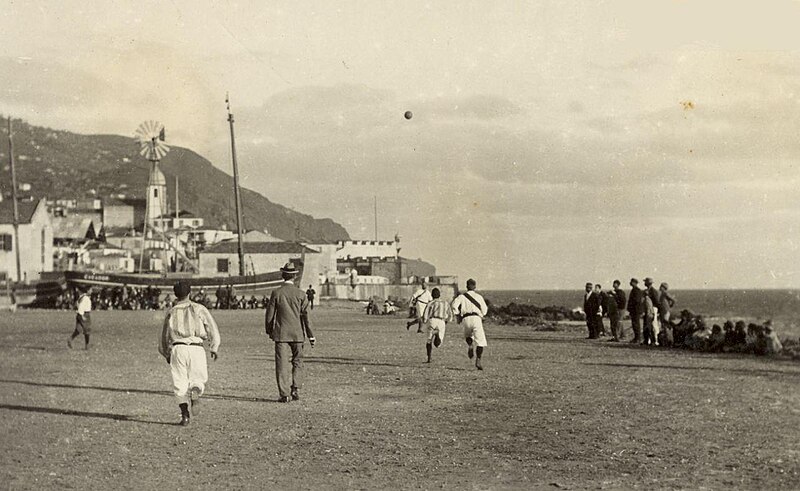 File:Jogo de futebol §1 no Campo de D. Carlos, c. 1909 (1).jpg