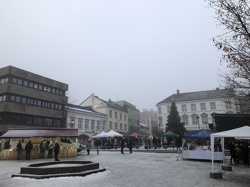 File:Julemarked 2019 Hønefoss.jpg