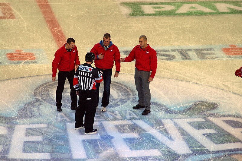 File:KHL Medvescak EC KAC Ice fever Arena Zagreb 21012011 4.jpg