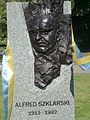rzeźba przedstawiająca Alfreda Szklarskiego