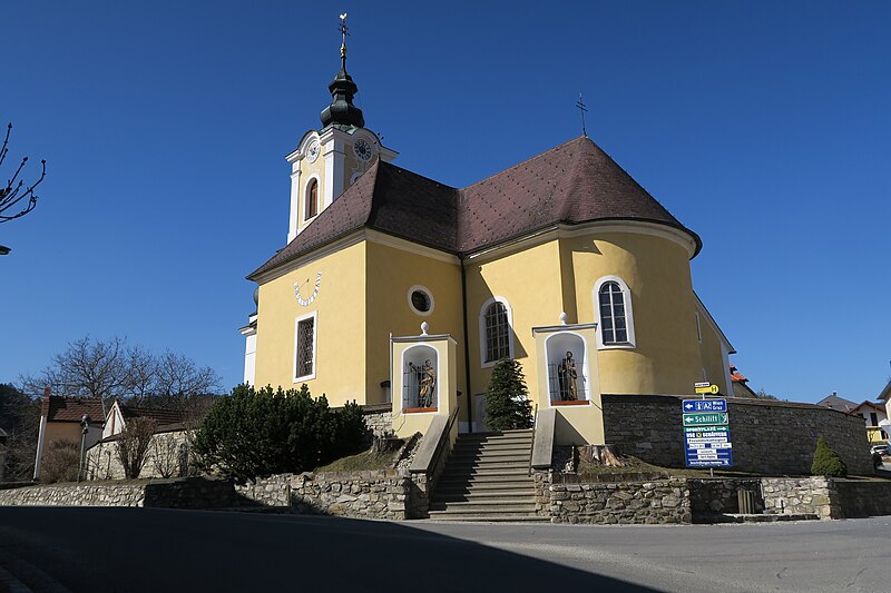 File:Kirche Schaeffern 1.JPG