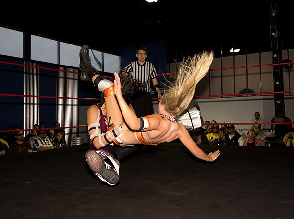 Vanessa Kraven performing a spinning sit-down powerbomb on Leah von Dutch.