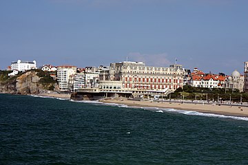 L'Hôtel du Palais, vu depuis la mer