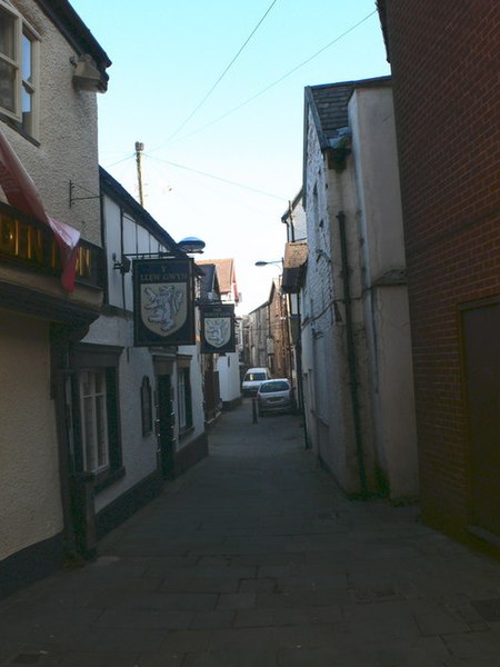 File:Lôn Gefn - Back Row, Denbigh - geograph.org.uk - 666854.jpg