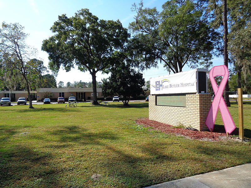 File:Lake Butler Hospital.JPG