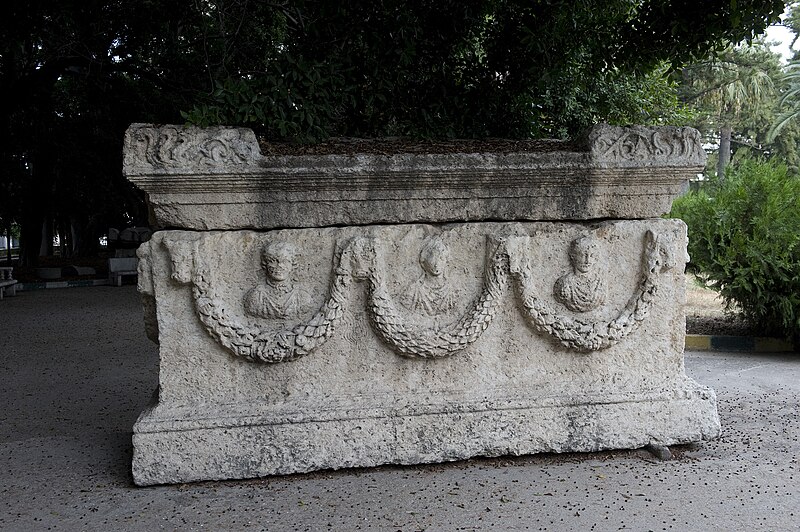 File:Latakia National Museum Late Antique sarcophagus 3884.jpg