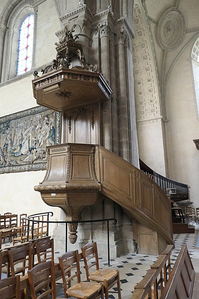 File:Laval - cathédrale de la Sainte-Trinité, intérieur 02.jpg