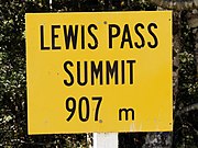 Hinweisschild auf den höchsten Punkt des Lewis Pass