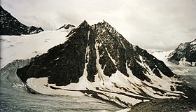 Вид на северный склон с ледником Хангенден.