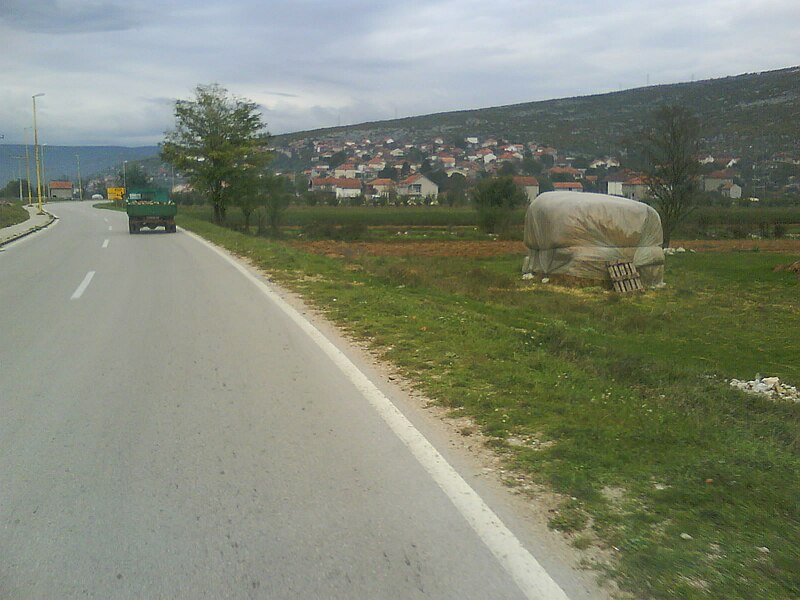 File:Ljubinje05235.JPG