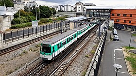 Un treno MF 77 in partenza da Pointe du Lac.