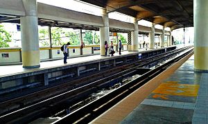 MRT-3 Kamuning Station Platform 5.jpg