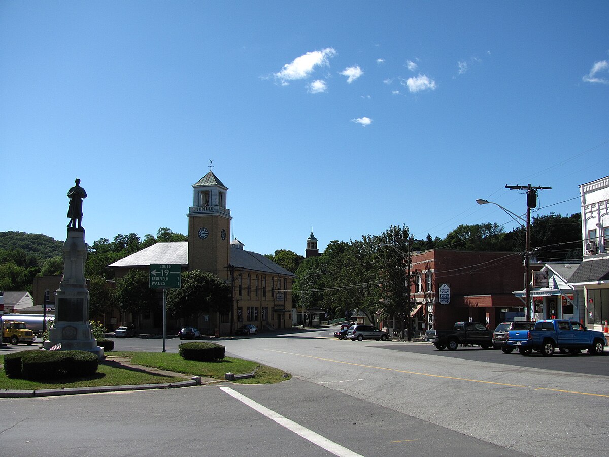 Уоррен город в США. Вустер Массачусетс фото людей. Warren USA Massachusetts. Warren Street.