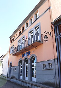 Photographie en couleurs d'une mairie (bâtiment administratif) à Pouzac, en France.
