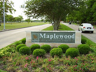 Maplewood/South North street sign along the Brays Bayou MaplewoodSouthNorthHouston.JPG