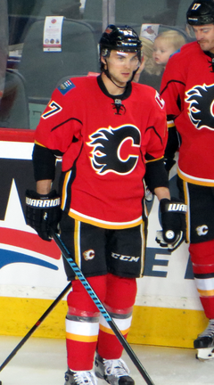 Michael Frolík v dresu Flames v roce 2016