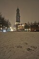 Michel mit Schneeengel im Vordergrund.