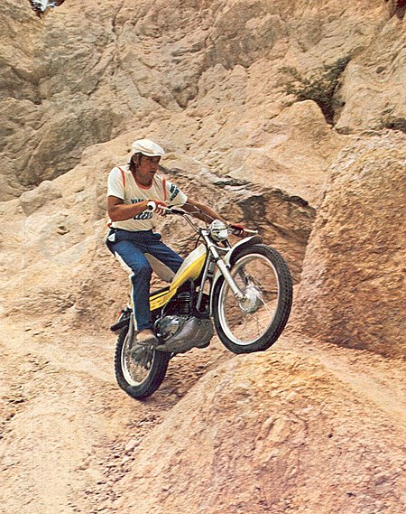 Mick Andrews Yamaha TY250 1974.jpg