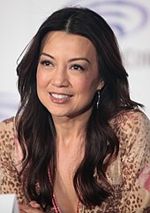 Ming-Na Wen falando na WonderCon 2016 em Los Angeles, Califórnia.