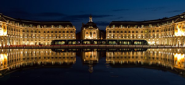 Water mirror in Bordeaux by night