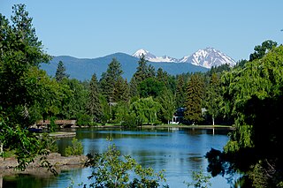 <span class="mw-page-title-main">Mirror Pond</span> Reservoir in Bend, Oregon